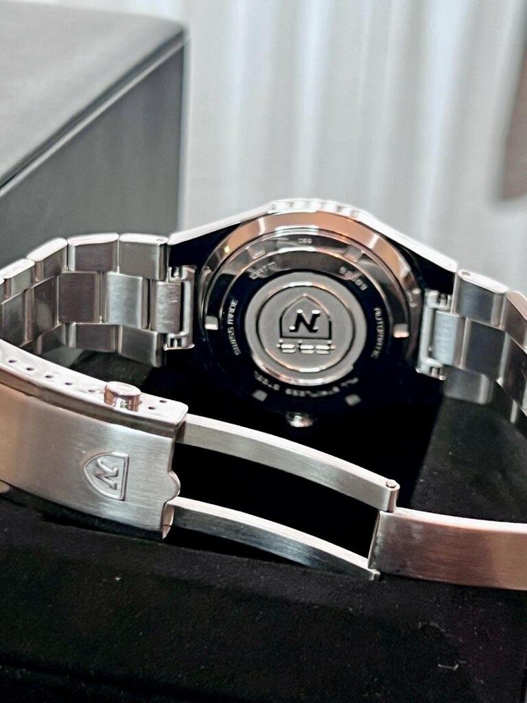 Nivada Grenchen F77 Black With Date - 4