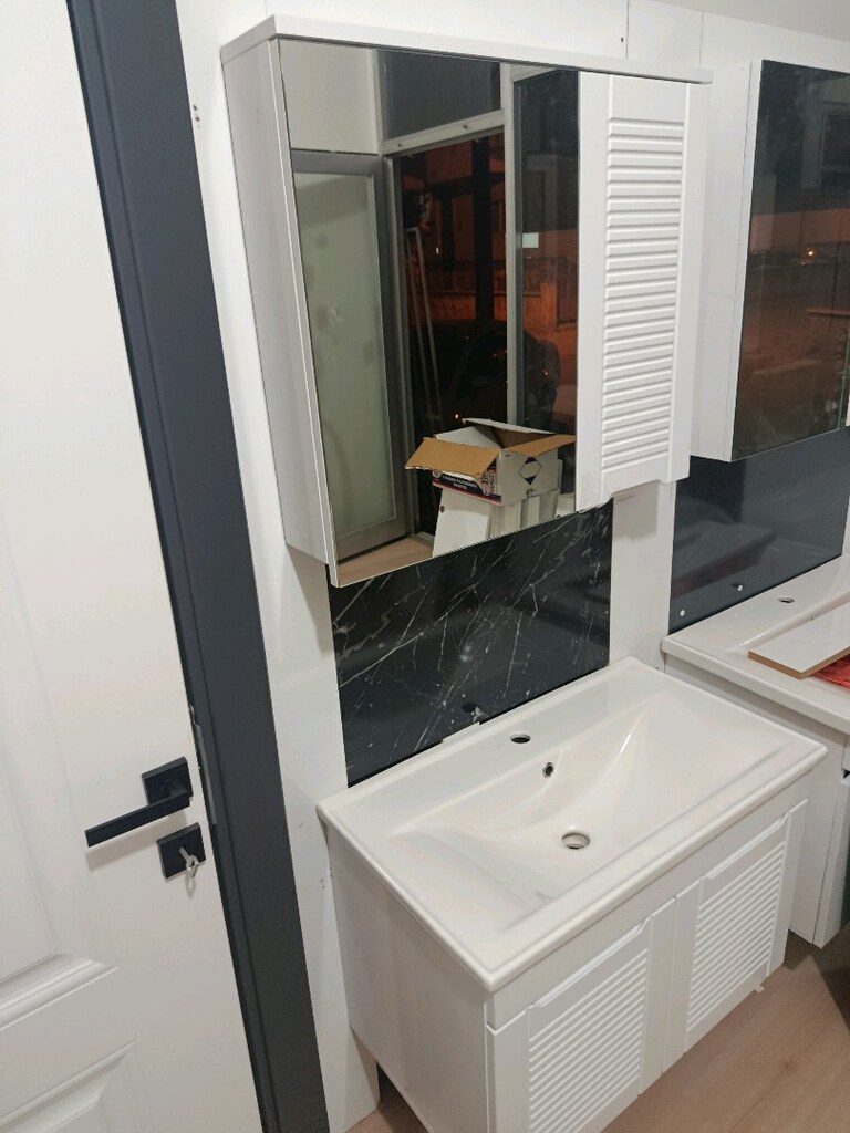 DUVARA ASMALI ULTRA BALON KAPAK BANYO DOLABI SETİ - 8