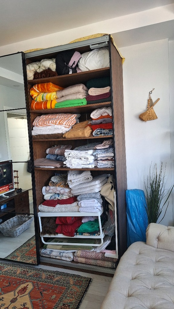 Ikea sürgülü, aynalı, çekmeceli, geniş kullanışlı gardırop dolap - 3