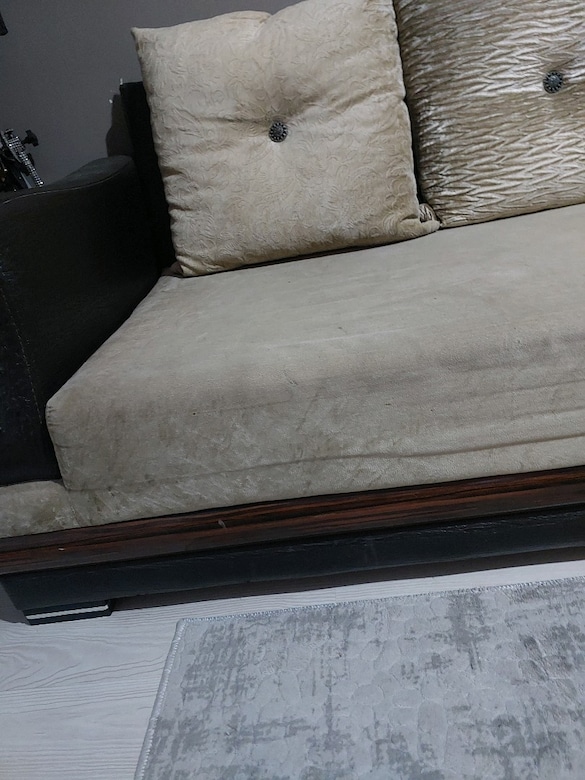 3 lü koltuk.. çok sağlam rahat büyük sadece yanlarda kedi tırmalama va - 7