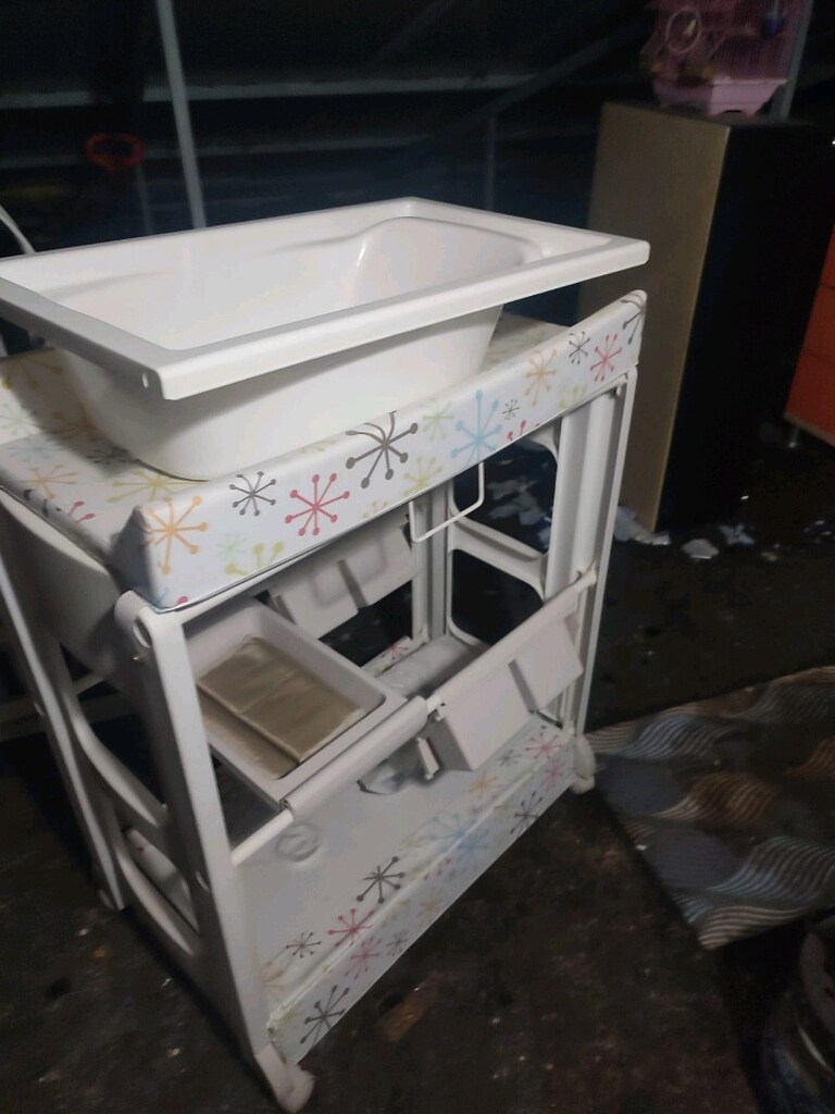 BEBEK ALT DEĞİŞTİRME VE BANYO ÜNİTESİ - 2