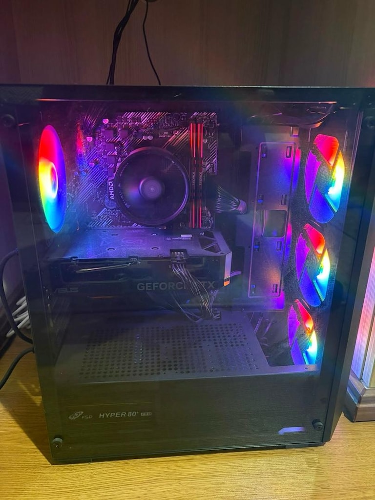 ASUS RTX4060 Ryzen 5 5600 32gb ram - 4