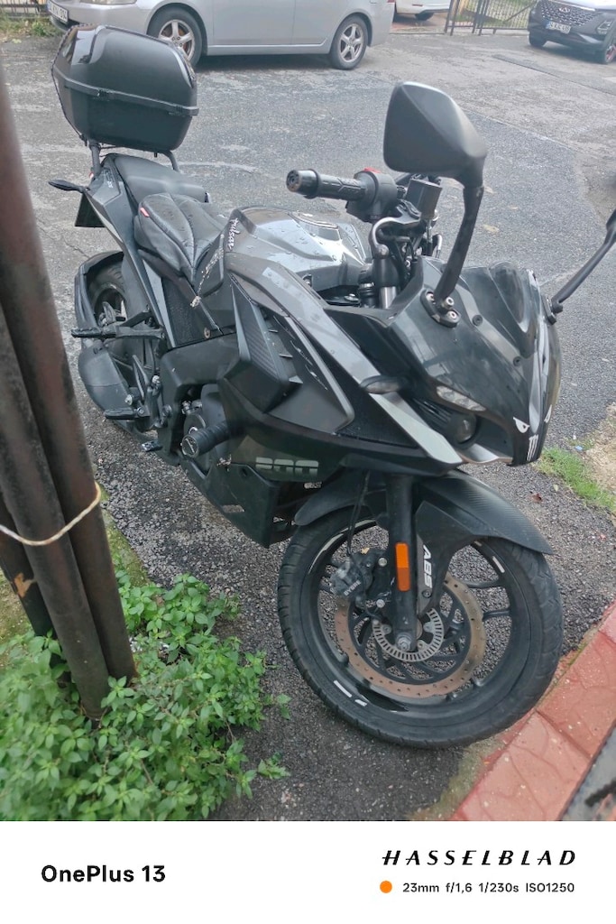 Pulsar BAJAJ RS 200 - 3