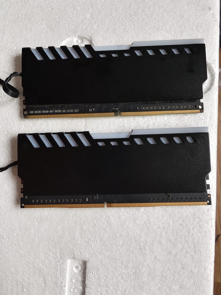 16 GB DDR4 RAM LEDLİ - 8