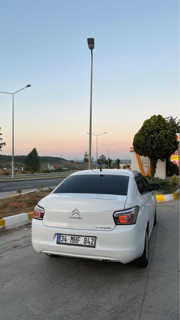 Beyaz Citroen Otomobil - 10