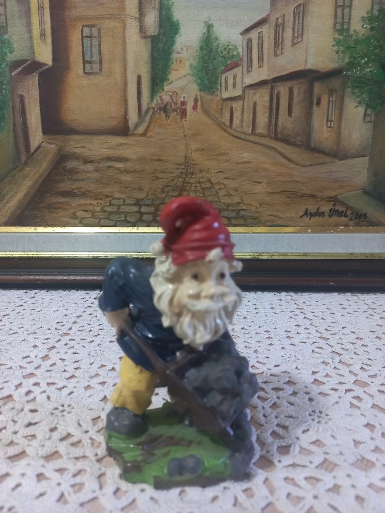Koleksiyonluk & Nostaljik Vintage Sert Poliserin-Reçine 6 Parça.. - 6