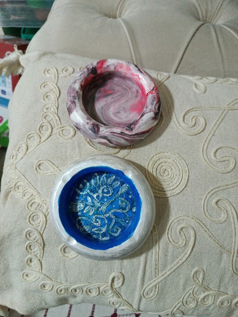 El yapımı dekoratif küllük mumluk iki tane