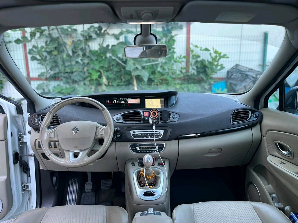 Renault Grand Scenic - 20