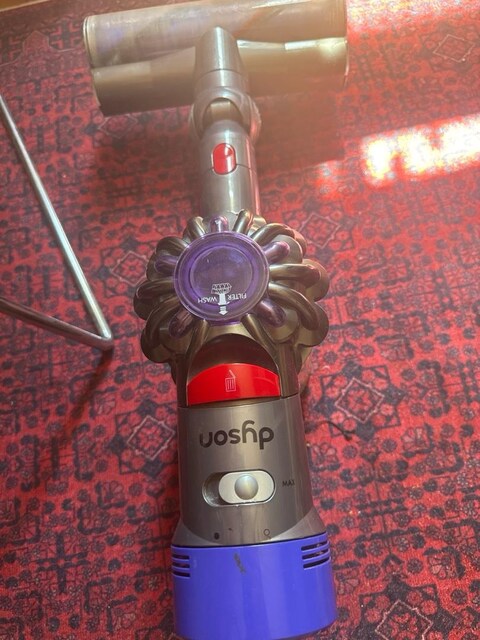 Dyson V8