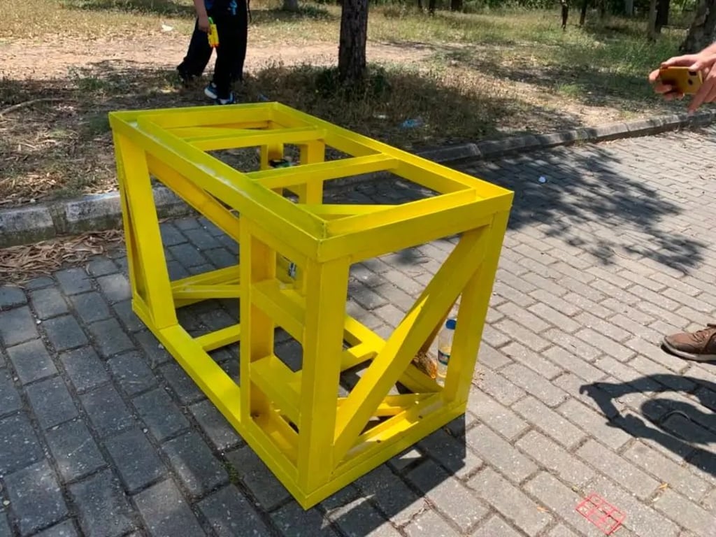 Çocuk tipi deprem kafesi