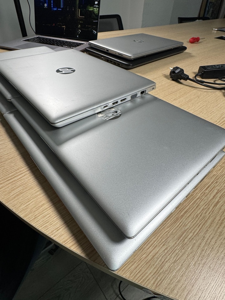 HP ProBook 430 G5 i7-8550U 8GB RAM 256GB SSD - 4