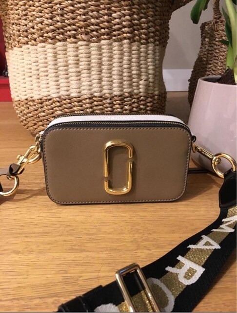marc jacobs askılı kol çantası