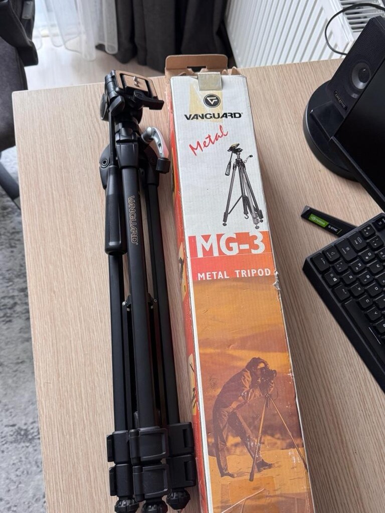 VANGUARD MG-3 Metal Tripod - 4
