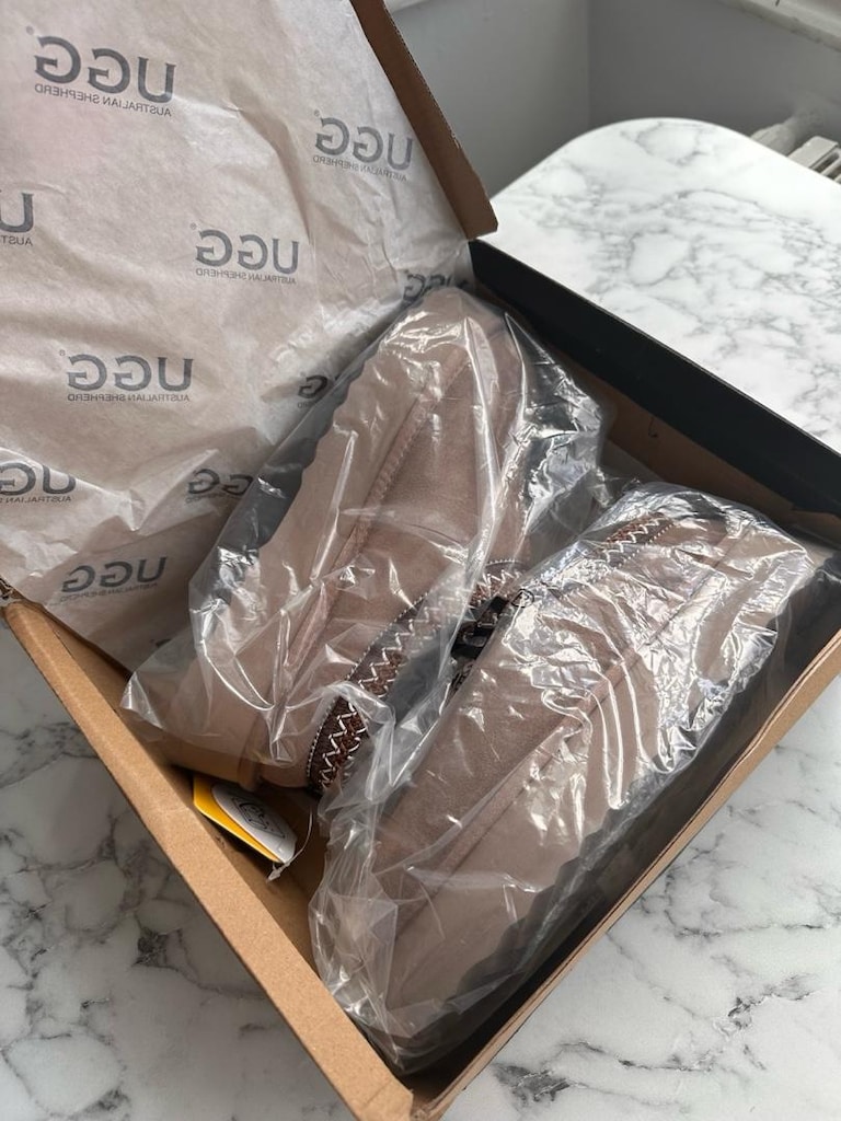 Ugg - 3