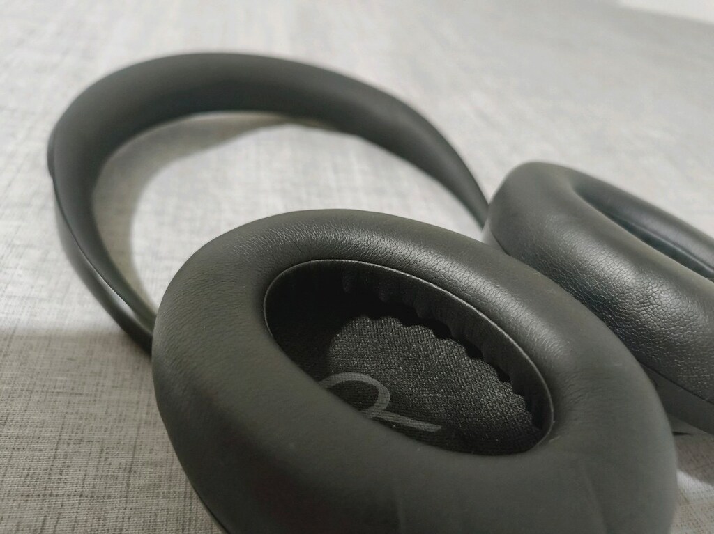 Bose Noise Cancelling Headphones 700 - 3
