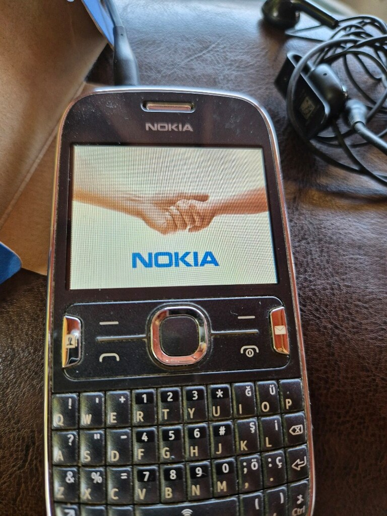 Nokia Asha 302 - 2
