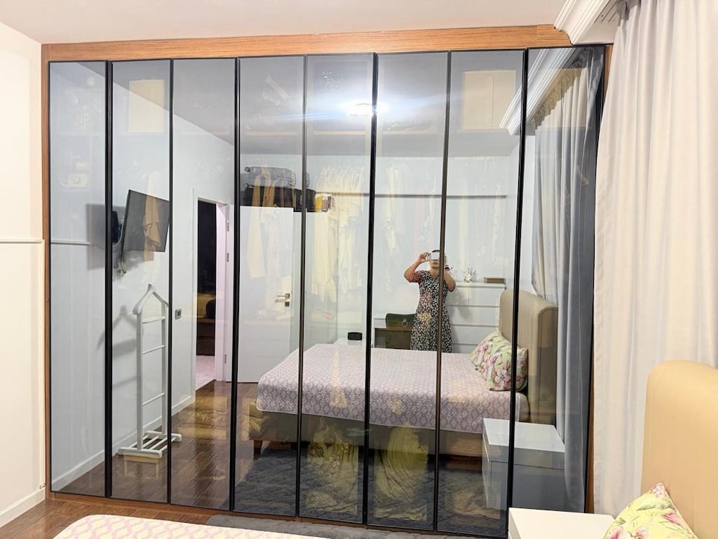270x320 cm Füme Cam 8 Kapılı Lüks Gardırop – Çok Temiz Durumda - 7