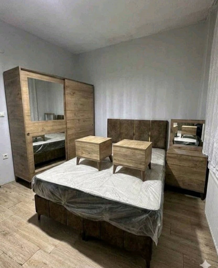 Beyaz ve gri yatak odası takımı - 2