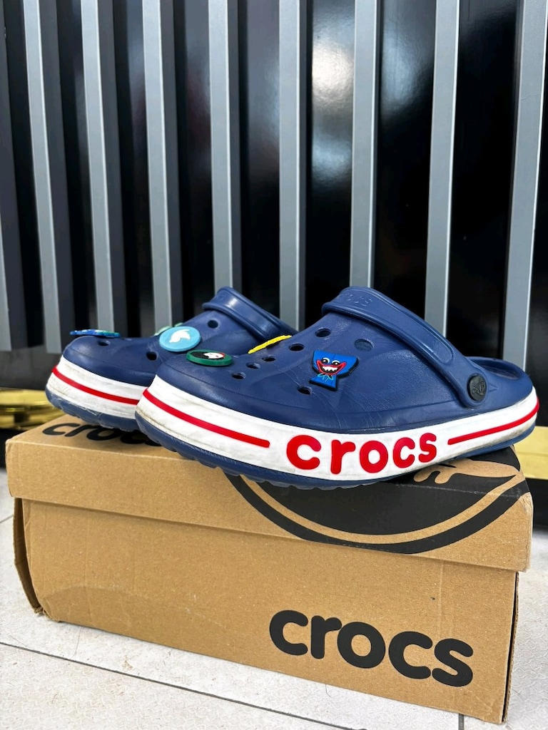 orjinal 41 numara crocs terlik üzerinde 6 adet figür var - 2