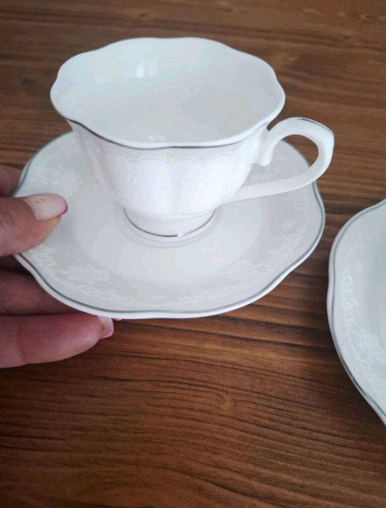 Beyaz Fincan ve Tabak Seti - 7