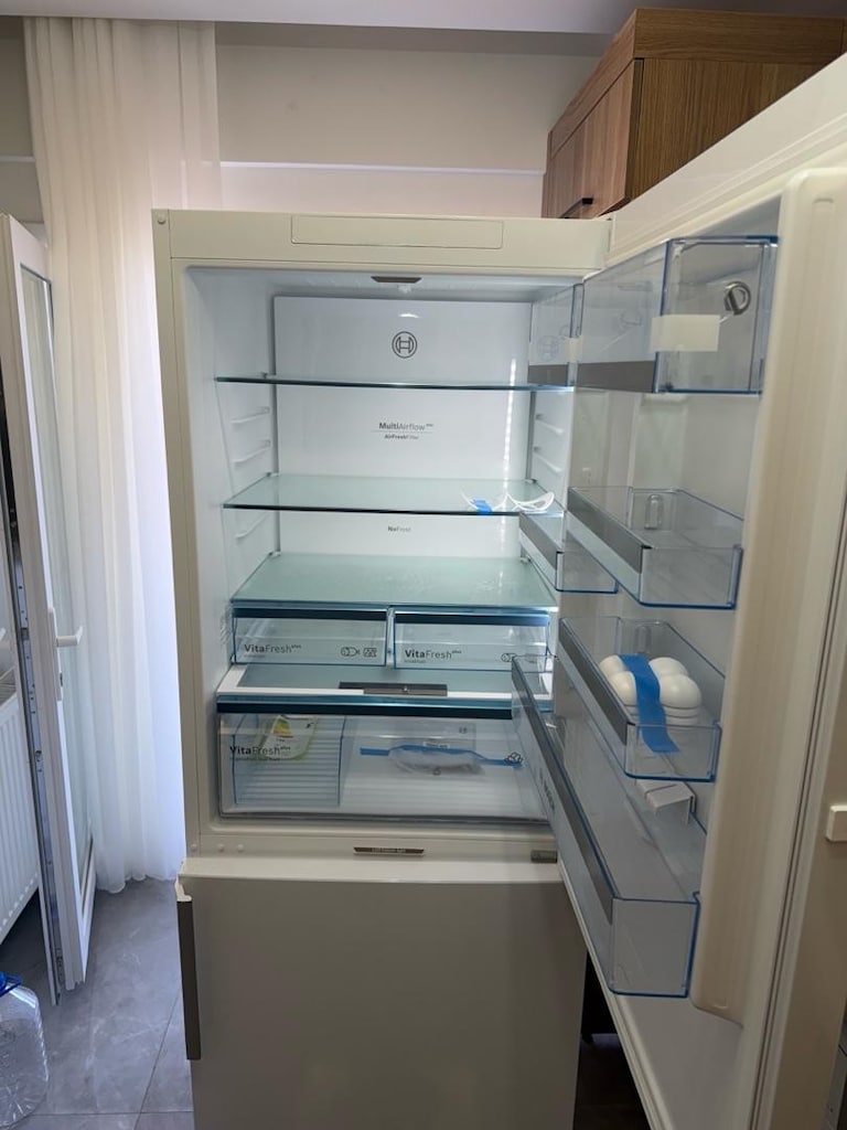 Bosch Alttan Donduruculu Buzdolabı 186 x 75 cm, Total No Frost - 2