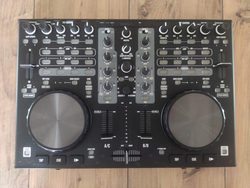 Stanton DJC.4 4-channel DJ Controller