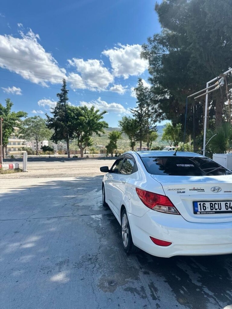 Hyundai Accent blue - 11