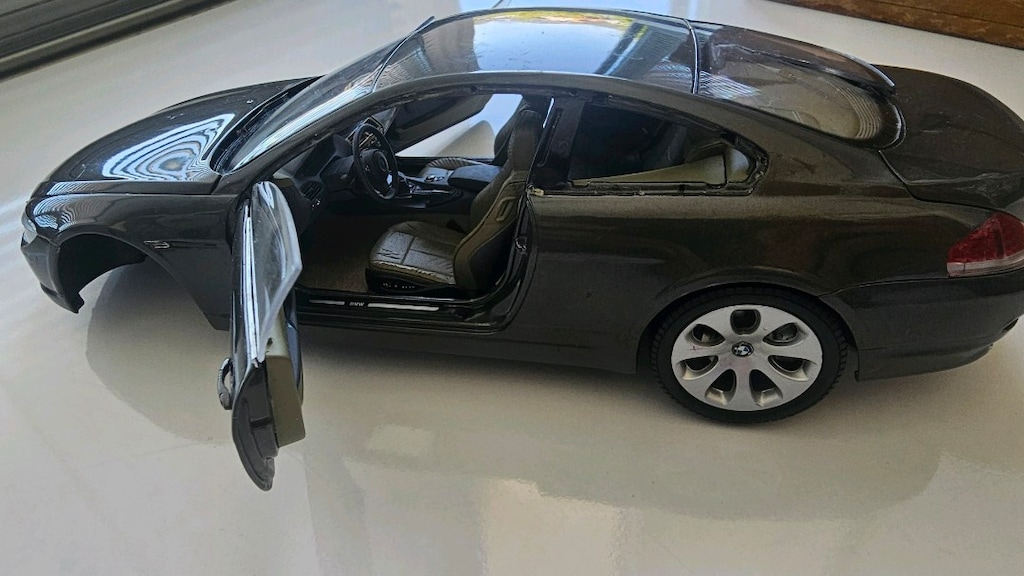 BMW 6 Serisi Metal Model Araba – Hasarlı | Yedek Parça / Restorasyonlu - 4