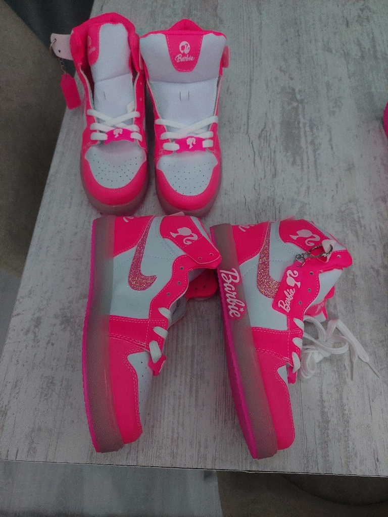 Kız çocukları spor ışıklı ayakkabılar.Barbie logolu.Yeni sıfır - 2