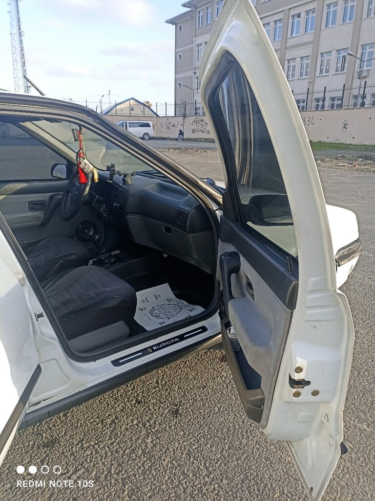 1995 MODEL 1.4 RN RENAULT 19 EUROPA - 10