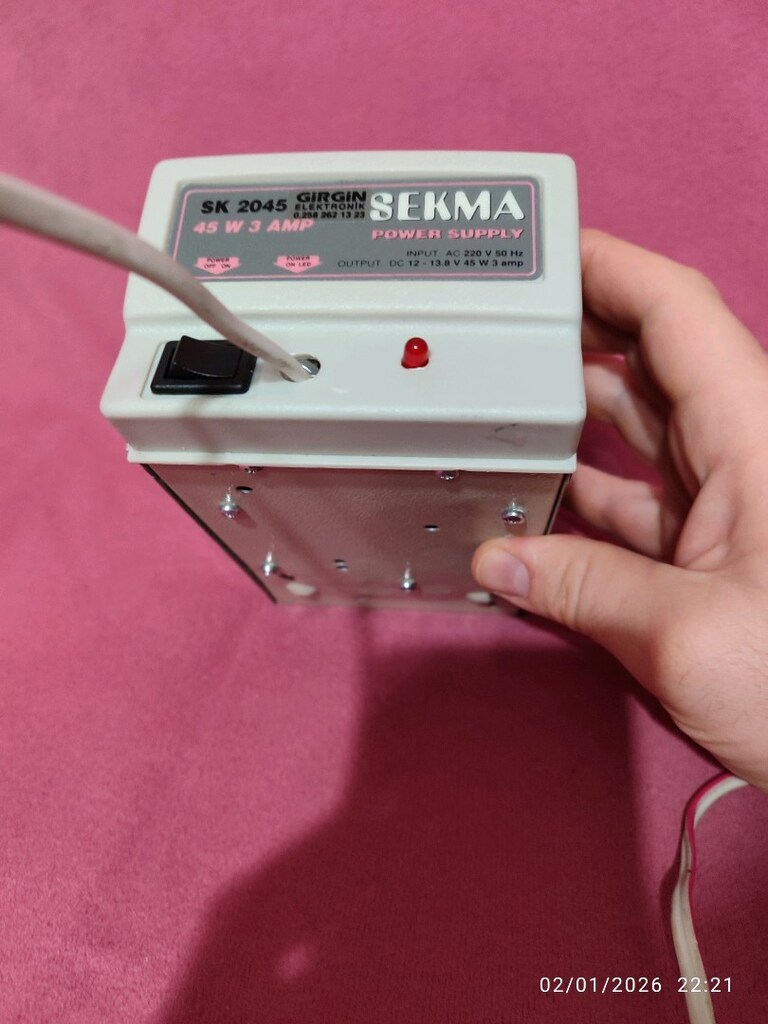 sekma marka sabit 12 volt 3 amper voltmetreli adaptör 900tl - 9