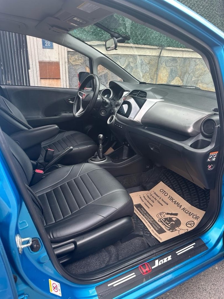 2010 honda jazz - 5