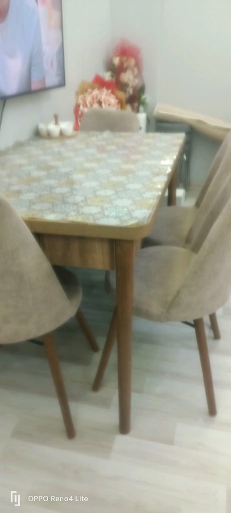 4 sandalye 1 masa az kullanılmış birde orta sehpa - 3