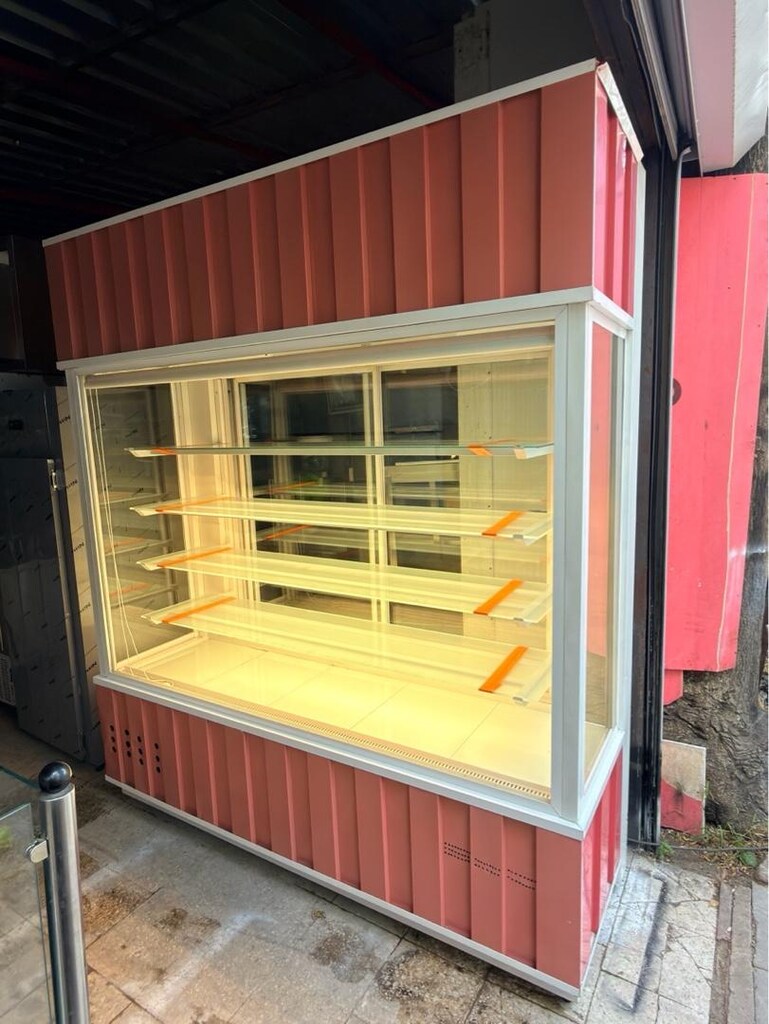 210 Cm Cephe Tipi Soğutmalı Pasta Dolabı