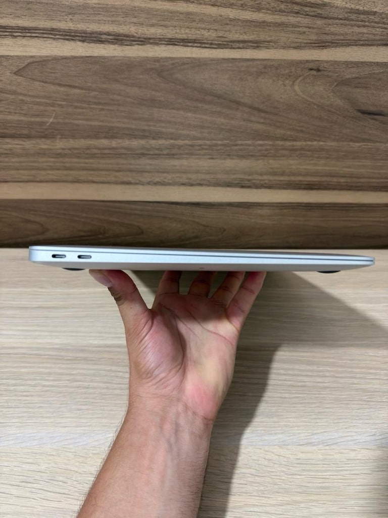 MacBook Air / M1 / 13 inç / 8 GB Ram / 256 GB Ssd - 6