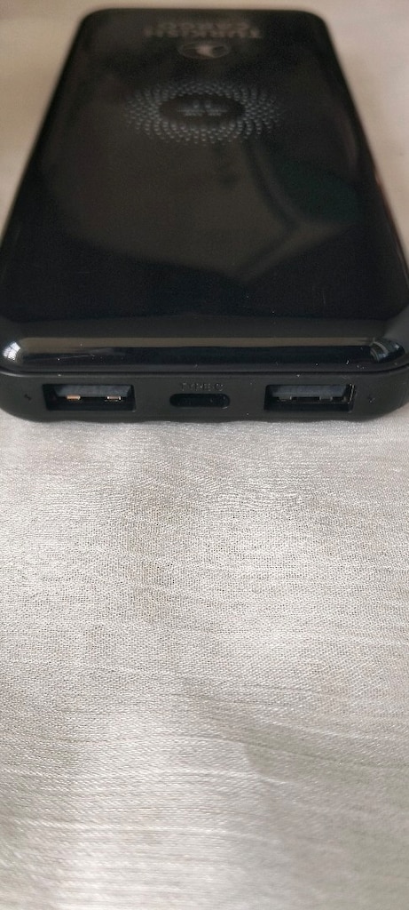 Power Bank 10.000 mAh kablosuz şarj ve dahili bağlantı kabloları - 4