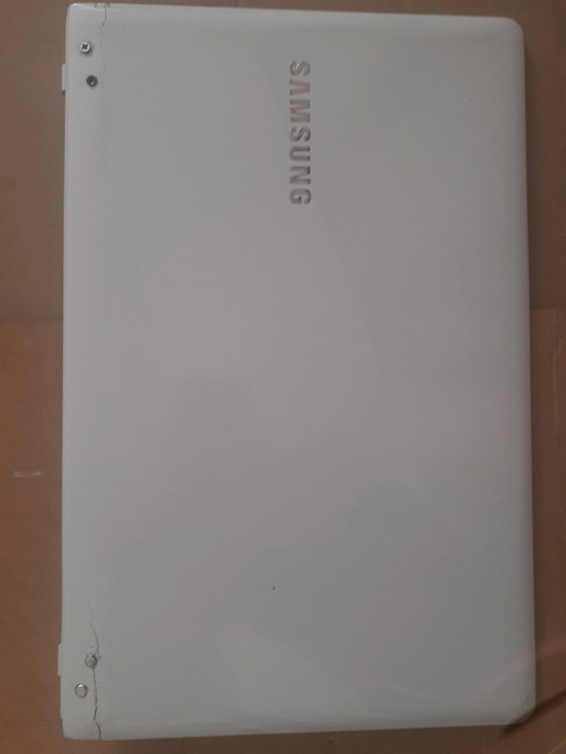 samsung np270e5j k06tr laptop ekran çercevesi - 2