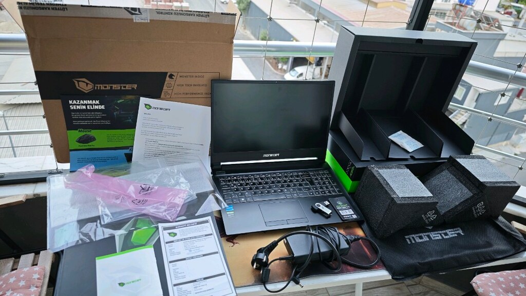 Monster Laptop ABRA A5 V16.7.3 i5 işlemci 2 yıllık cihaz kullanılmadı. - 2