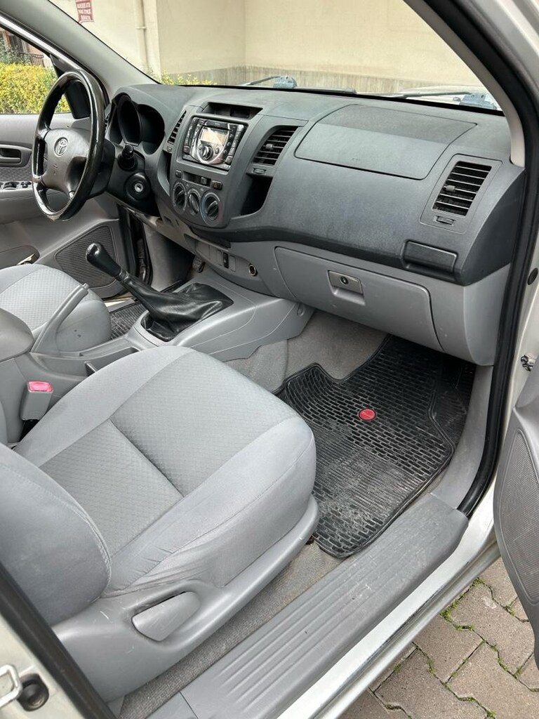 Toyota Hilux Comfort 2.5 4x2 - 13
