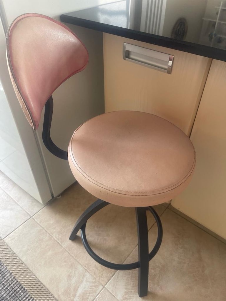 Renkli Bar Sandalyeleri – Siyah Metal Ayaklı - 6