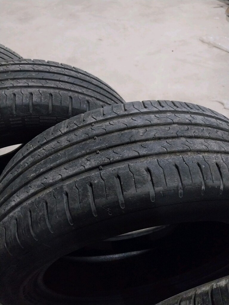 CONTINENTAL marka 215 55 17 inch olmak üzere 4 adet yaz lastiği - 2