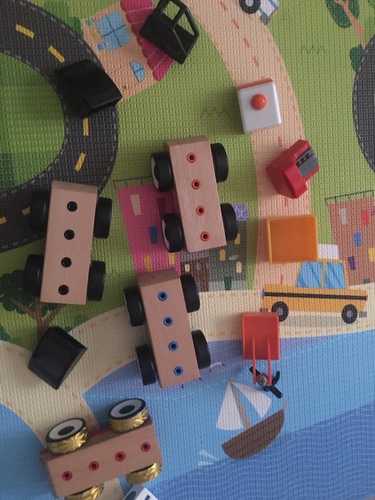 İkea ahşap sök tak arabalar ve otopark ve ikea karakterler oyuncak - 3