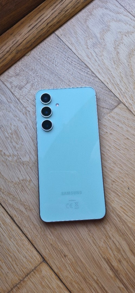 SAMSUNG S24FE - 2