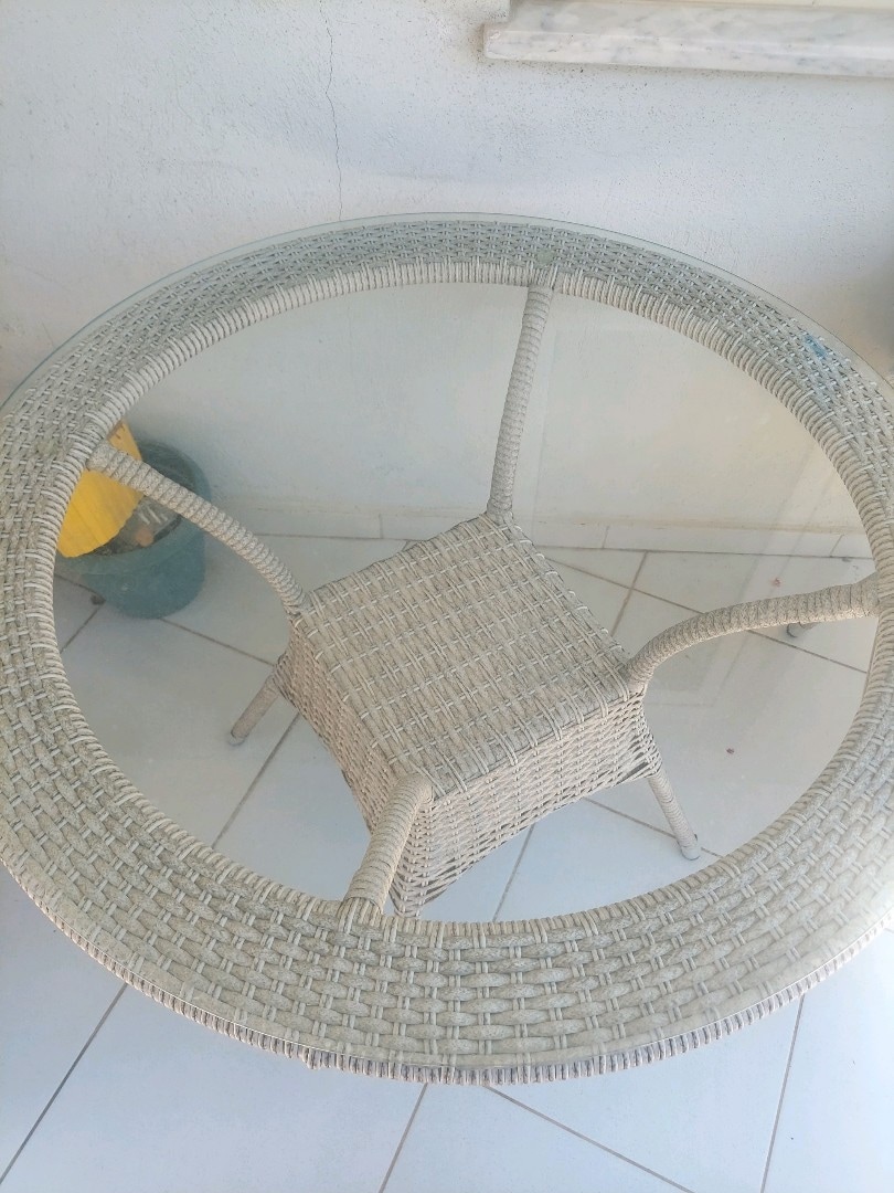 hasır cam masa ve 4 sandalye kullanışlı - 2