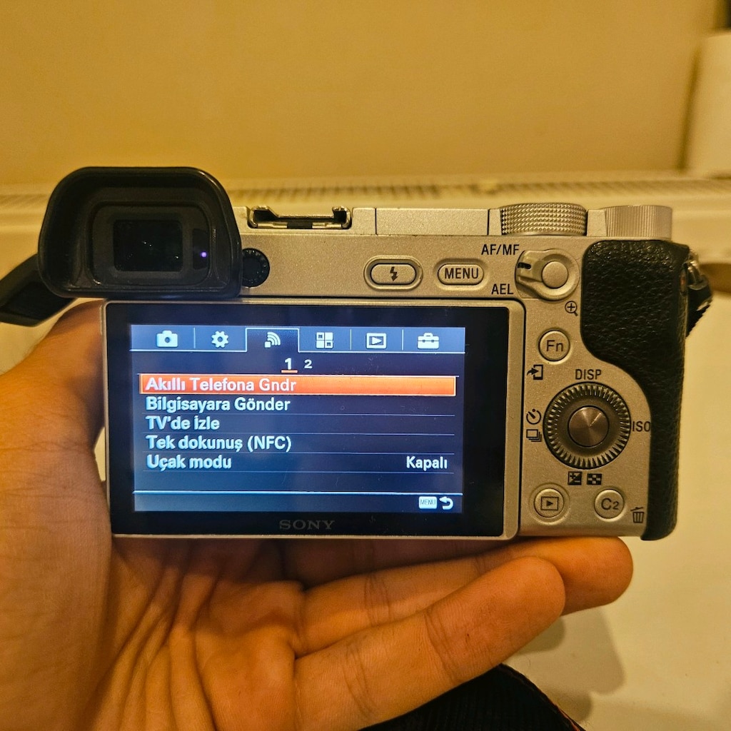 Sony Alpha a6300 (Gri) + Sony E 16mm f/2.8 Lens - 4