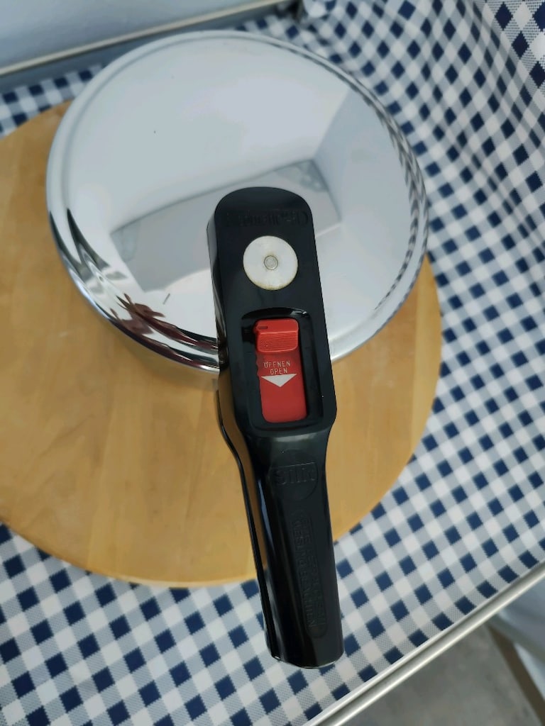 Silit desig 2.5 Lt düdüklü tencere sıfır kadar temiz lastiği yeni orji - 2