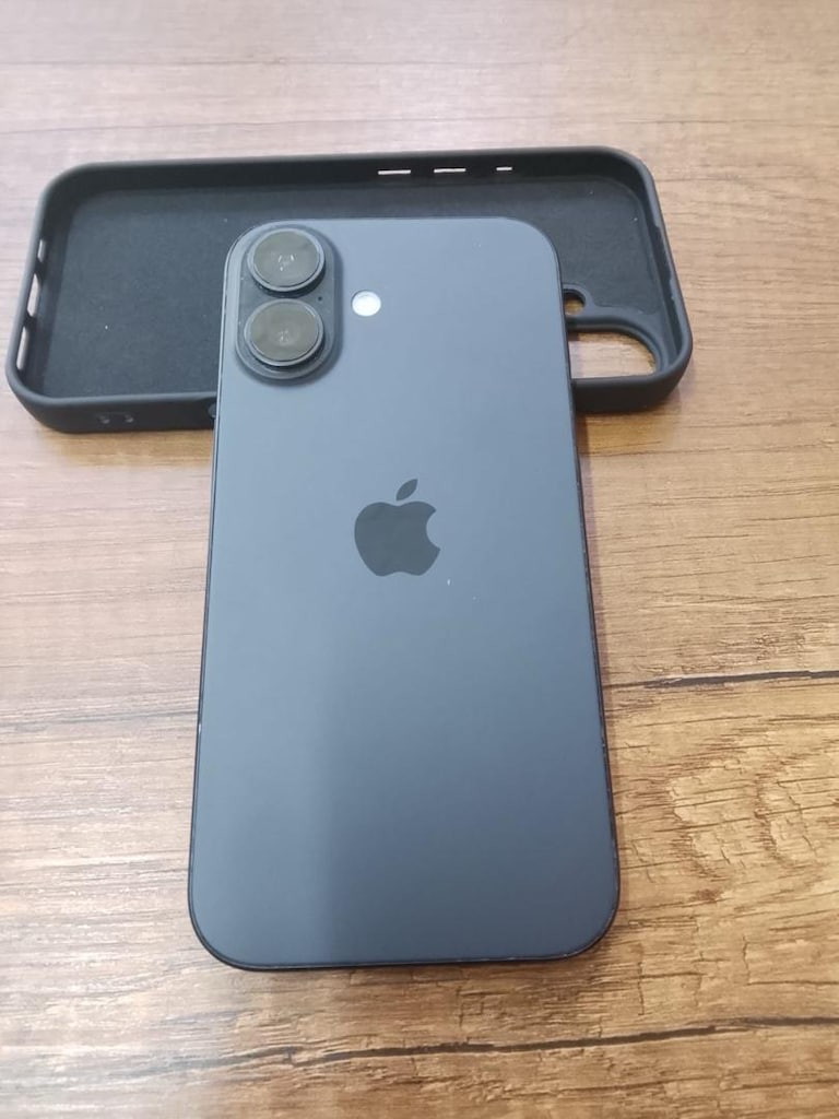 iPhone 16 siyah yurtiçi