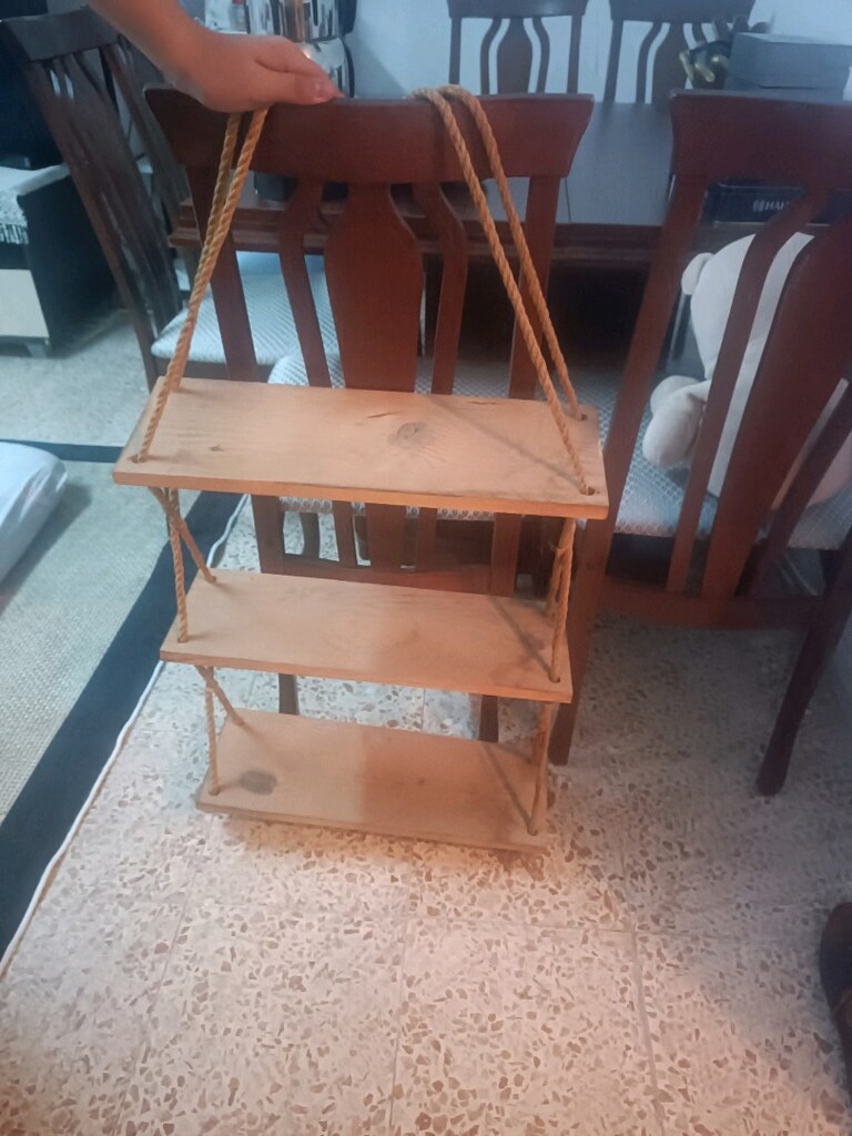 Ahşap basamaklı raf temiz sağlam - 4