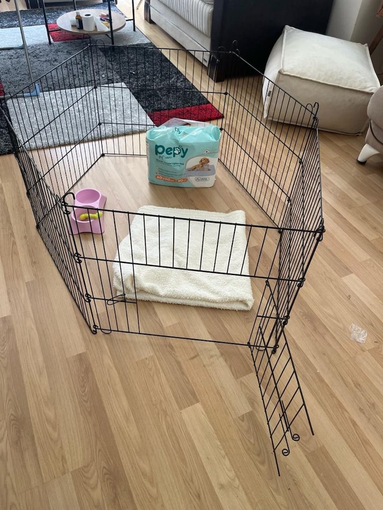 Metal köpek oyun alanı,kap,60x90 bezi, oyuncak,yorgan hepsi satılık - 2