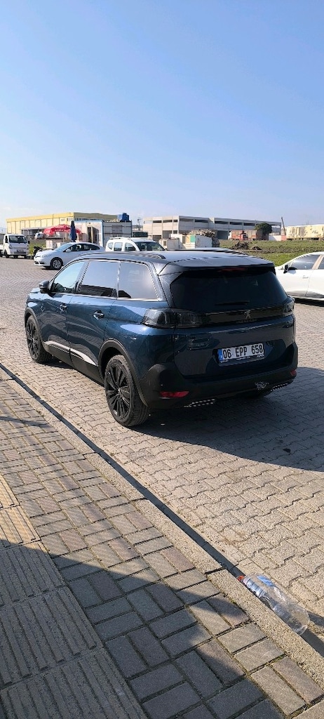2023 model Peugeot 5008 GT paket hatasız full orjinal 104000 km'de - 4